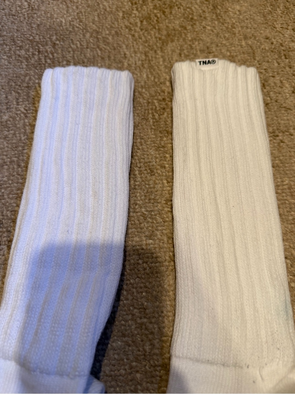Aritzia Women's Best-Ever Slouchy Ankle & Crew Socks - Picture 10 of 10